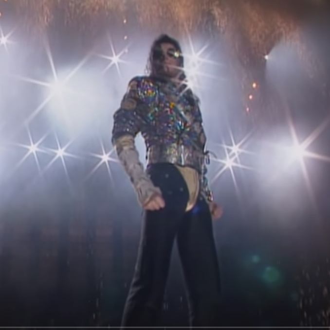 Recalls classic, commemorative The king of pop music Michael Jackson------Live In Bucharest (The Dangerous Tour)